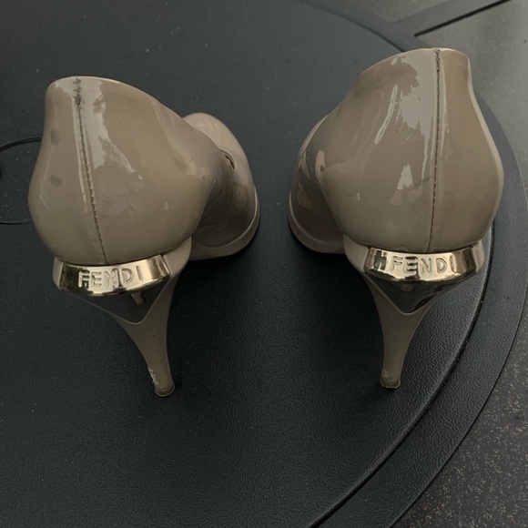 Fendi Beige Patent Leather Pumps with Gold Heel - Picture 5 of 6